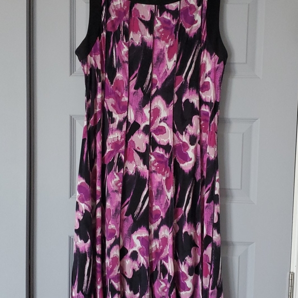 Dress - Picture 4 of 4